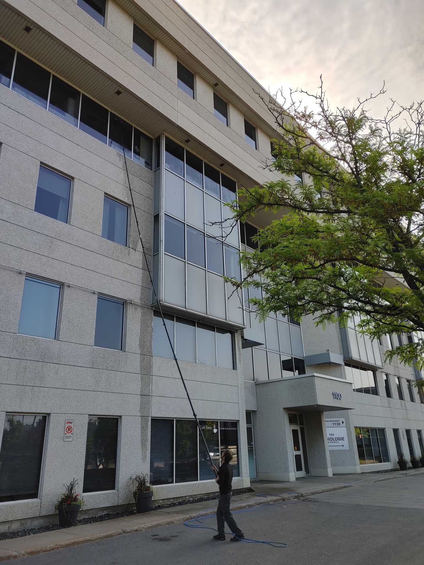 1100, av. Beaumont — Nettoyage de vitres intérieur et extérieur
